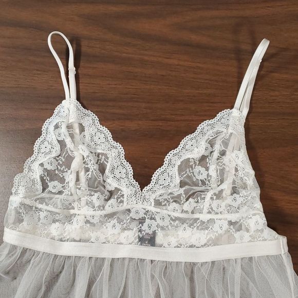 Victoria's Secret Ivory Lace & Mesh Chemise Babydoll Sheer Medium - Picture 2 of 9